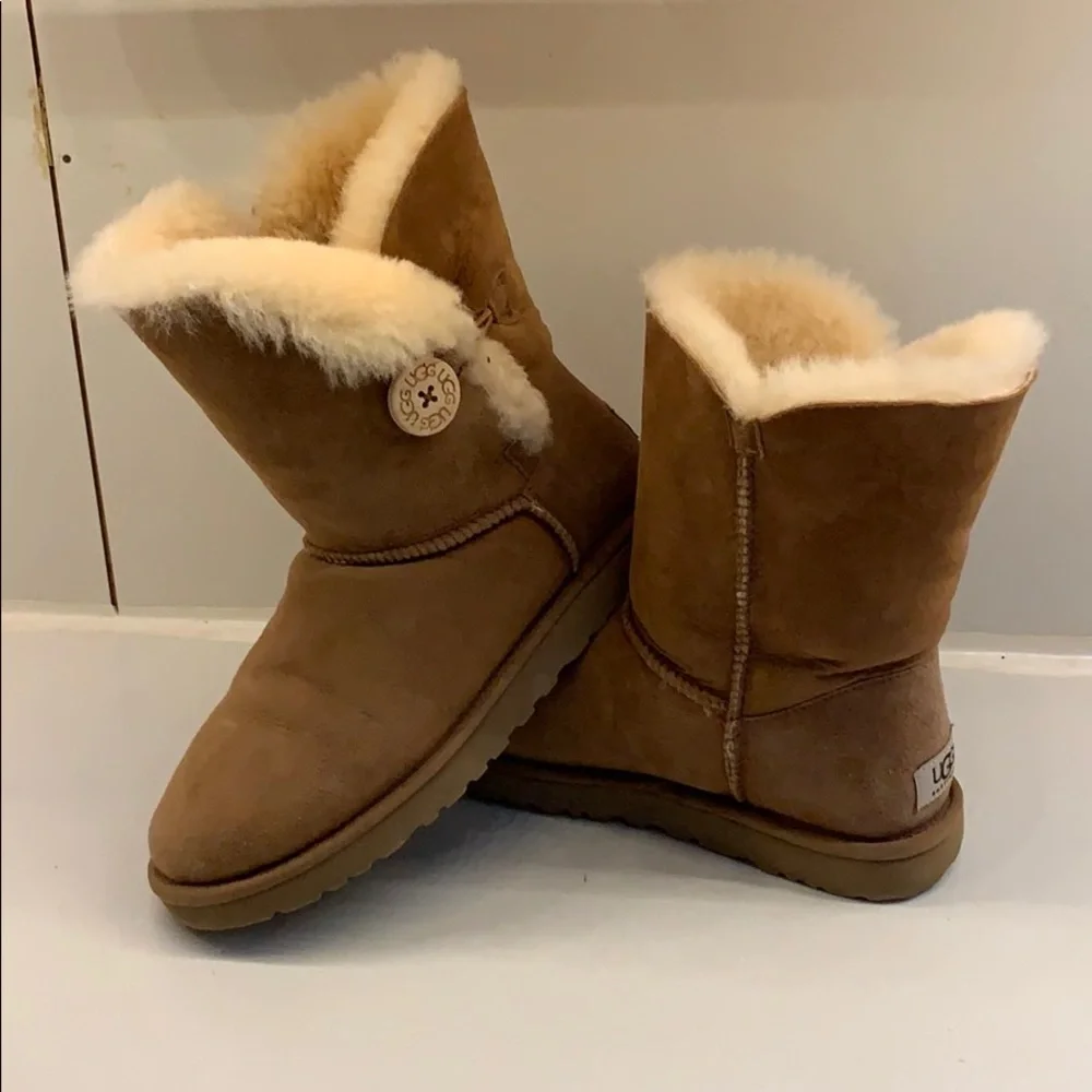 UGG Brown Winter Boots with Cream Fur - Picture 2 of 7